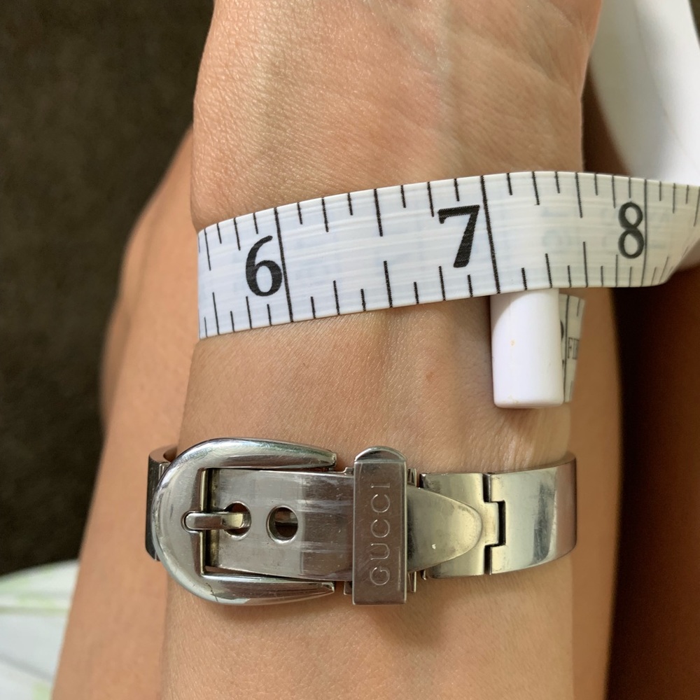 Gucci silver bangle and buckle watch - Picture 7 of 8